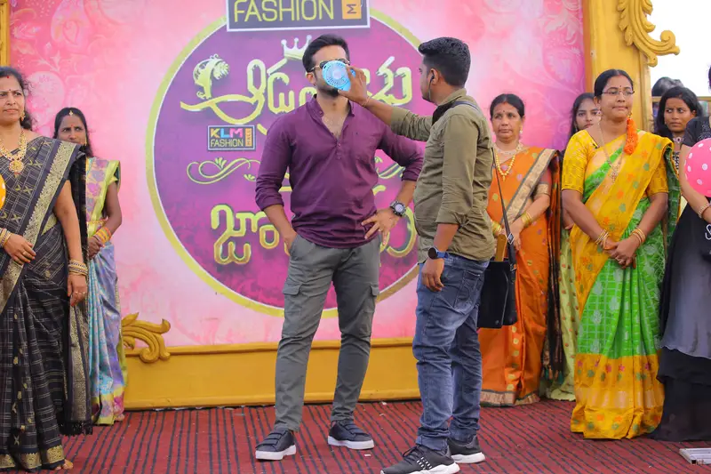 Adaallu Meeku Joharlu