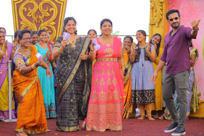Adaallu Meeku Joharlu