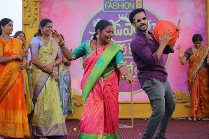 Adaallu Meeku Joharlu