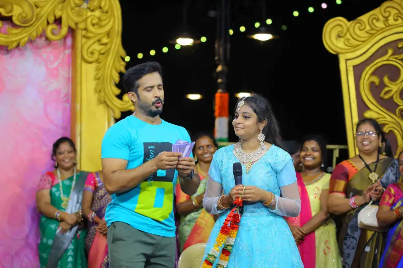 Adaallu Meeku Joharlu