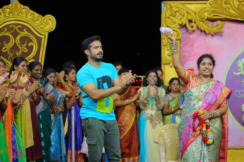 Adaallu Meeku Joharlu